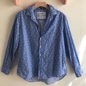 EUC Frank & Eileen sz M “Eileen” blouse blue & white floral pattern relaxed fit